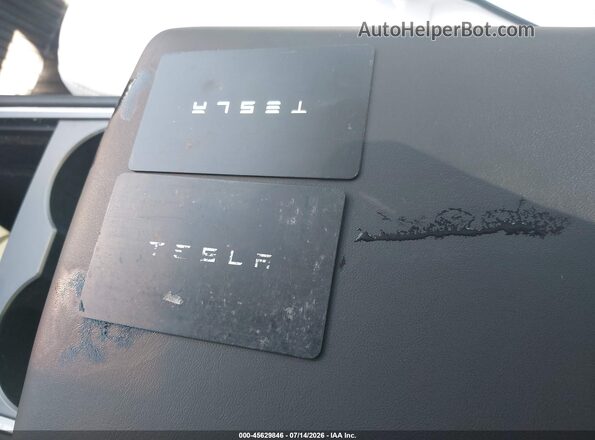 7SAYGDEF9PF645733 2023 TESLA MODEL Y Blue Widok deski rozdzielczej