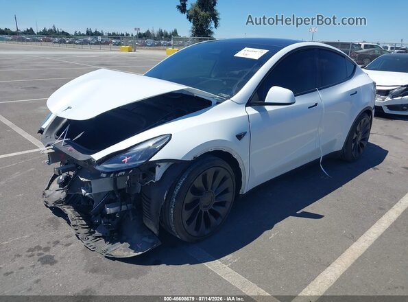 7SAYGDEF9RF081035 2024 TESLA MODEL Y Белый Передняя левая четверть