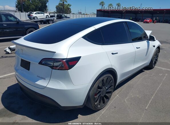 7SAYGDEF9RF081035 2024 TESLA MODEL Y Белый Задняя правая четверть