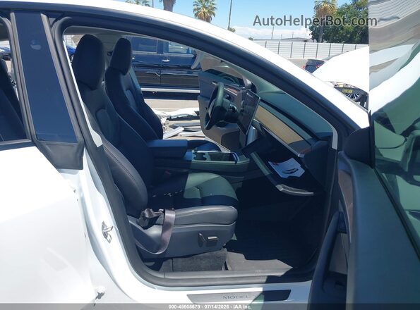 7SAYGDEF9RF081035 2024 TESLA MODEL Y Белый Вид салона спереди