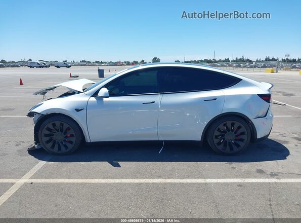7SAYGDEF9RF081035 2024 TESLA MODEL Y Белый Панорамный вид салона 360°