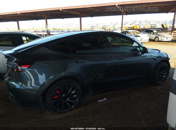 7SAYGDEFXPF916587 2023 TESLA MODEL Y Gray Вид задньої частини салону