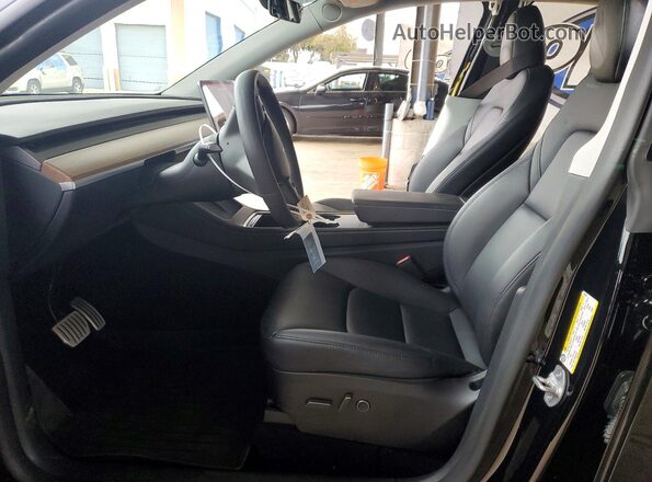 7SAYGDEFXRF022544 2024 TESLA MODEL Черный Вид салона спереди