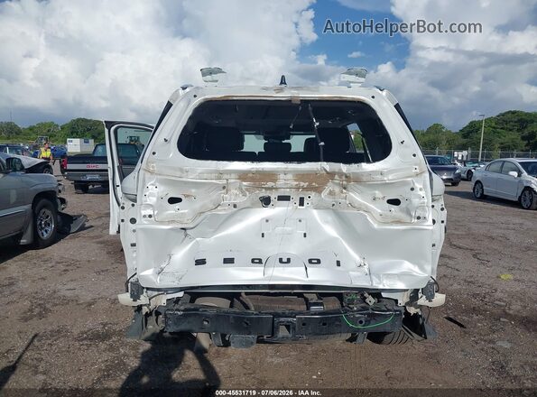 7SVAAABA0RX032213 2024 TOYOTA SEQUOIA White Vista frontal