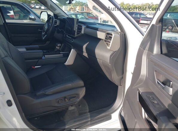 7SVAAABA0RX032213 2024 TOYOTA SEQUOIA White Vista interior delantera