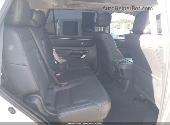 7SVAAABA0RX032213 2024 TOYOTA SEQUOIA White Vista de la etiqueta del VIN