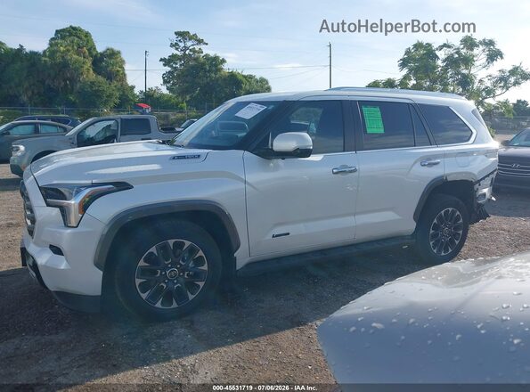 7SVAAABA0RX032213 2024 TOYOTA SEQUOIA White Vista interior de 360 grados