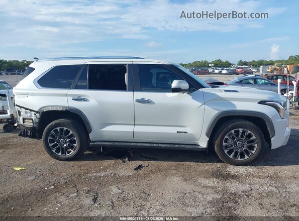 7SVAAABA0RX032213 2024 TOYOTA SEQUOIA White Vista interior trasera