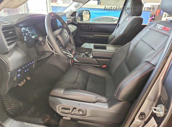 7SVAAABA1PX015207 2023 TOYOTA SEQUOIA Gray წინა სალონის ხედი