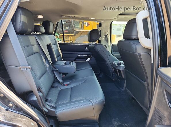 7SVAAABA1RX025707 2024 TOYOTA SEQUOIA Black Вид задньої частини салону