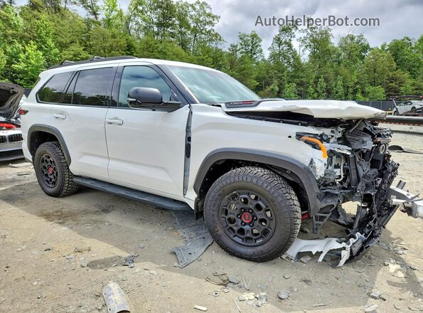 7SVAAABA2PX016639 2023 TOYOTA SEQUOIA White Front right