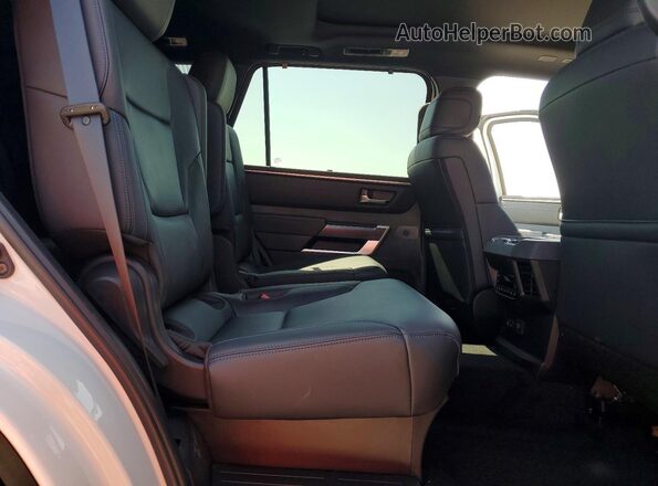 7SVAAABA2SX054722 2025 TOYOTA SEQUOIA White Vista interior trasera