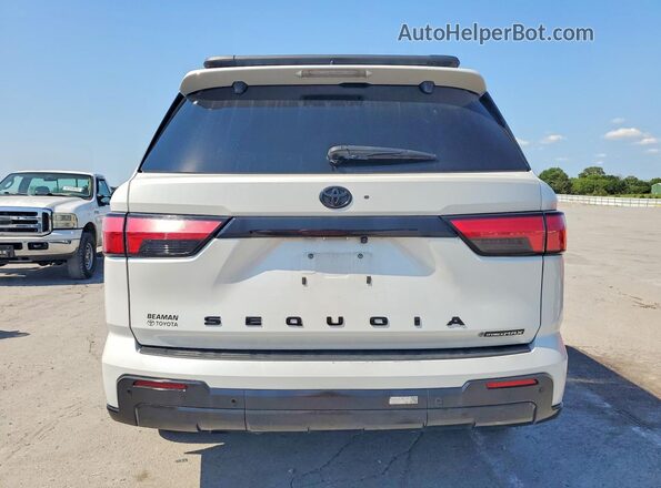 7SVAAABA2SX054722 2025 TOYOTA SEQUOIA White Vista trasera