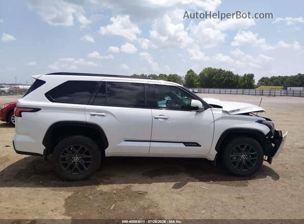 7SVAAABA4PX018280 2023 TOYOTA SEQUOIA Белый Вид задней части салона