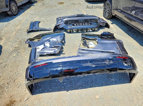 7SVAAABA6RX044043 2024 TOYOTA SEQUOIA Gray VIN კოდის სტიკერის ხედი