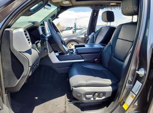 7SVAAABA6RX044043 2024 TOYOTA SEQUOIA Gray წინა სალონის ხედი
