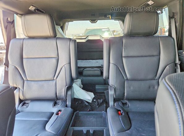 7SVAAABA6RX044043 2024 TOYOTA SEQUOIA Gray უკანა სავარძლების ხედი