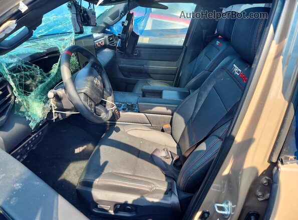 7SVAAABA6SX062113 2025 TOYOTA SEQUOIA Tan წინა სალონის ხედი