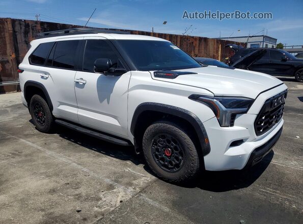7SVAAABA7RX038557 2024 TOYOTA SEQUOIA White Front right