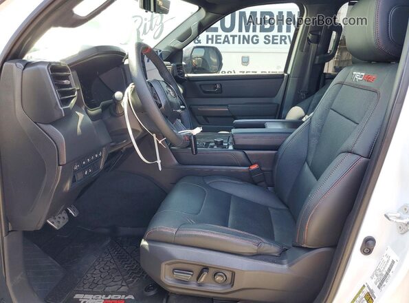 7SVAAABA7RX038557 2024 TOYOTA SEQUOIA White Front interior view