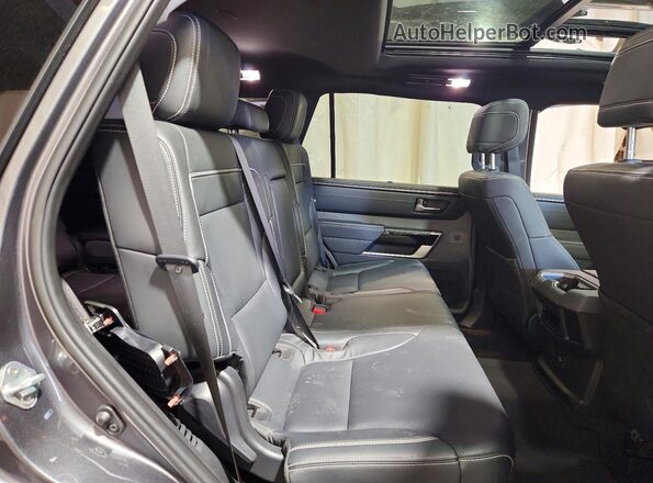 7SVAAABA7TX078435 2026 TOYOTA SEQUOIA Charcoal Vista interior trasera