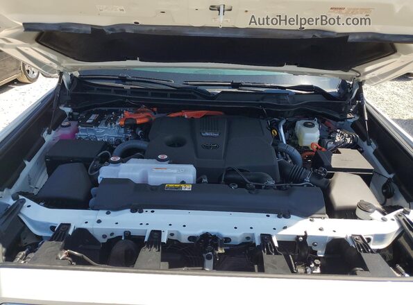 7SVAAABA7TX080217 2026 TOYOTA SEQUOIA White Vista del compartimento del motor