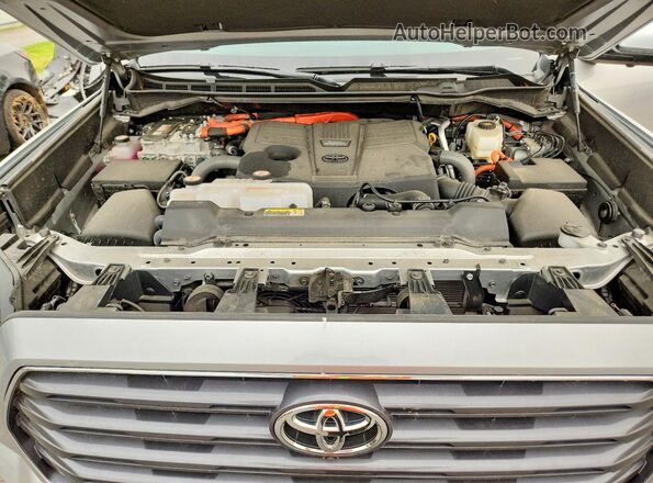 7SVAAABA8SX071895 2025 TOYOTA SEQUOIA Silver Вид підкапотного простору