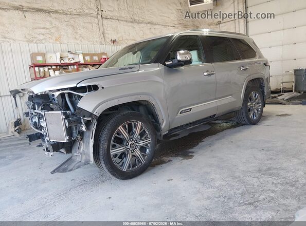 7SVAAABA9RX038026 2024 TOYOTA SEQUOIA Silver Vista tres cuartos delantera izquierda
