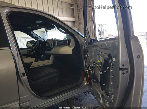 7SVAAABA9RX038026 2024 TOYOTA SEQUOIA Silver Vista interior delantera