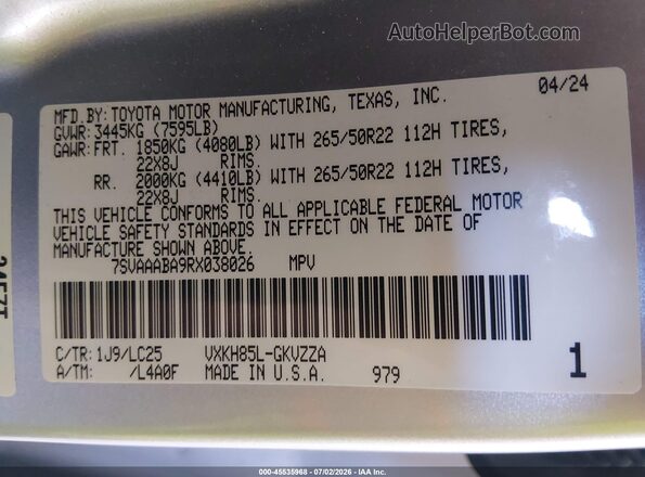 7SVAAABA9RX038026 2024 TOYOTA SEQUOIA Silver Vista del compartimento del motor