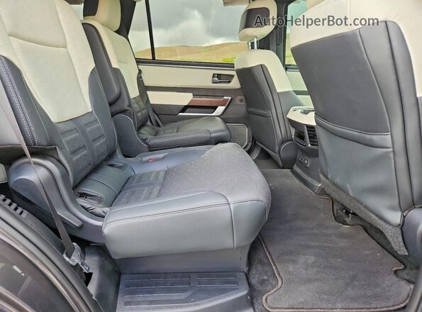7SVAAABA9RX040245 2024 TOYOTA SEQUOIA Charcoal უკანა სალონის ხედი