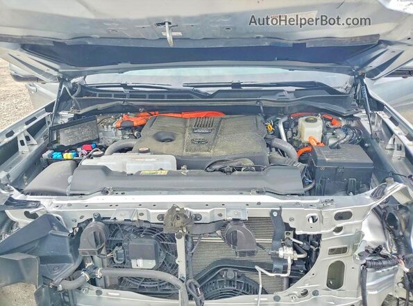 7SVAAABAXSX065581 2025 TOYOTA SEQUOIA Silver ძრავის განყოფილების ხედი