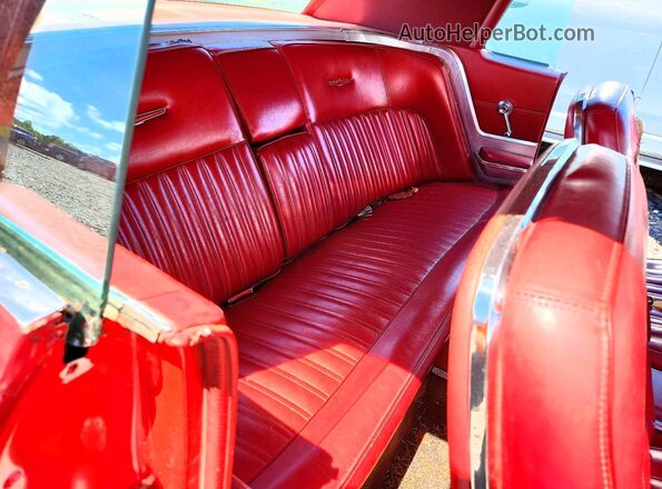7Y82Z143022 1967 FORD THUNDRBIRD Red Vista de los asientos traseros