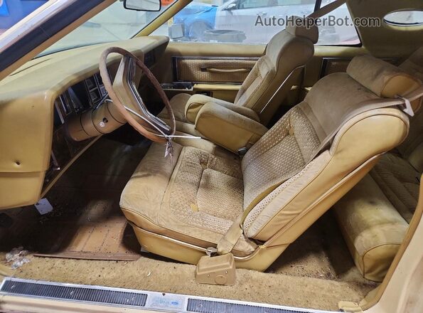 7Y89A884092 1977 LINCOLN CONTINENTA Кремовый Вид салона спереди