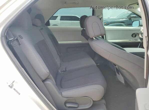 7YAKM4DA8SY040931 2025 HYUNDAI IONIQ White Rear interior view