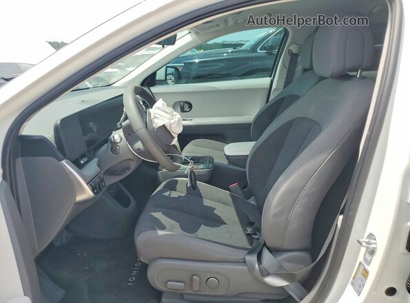 7YAKM4DA8SY040931 2025 HYUNDAI IONIQ White Front interior view