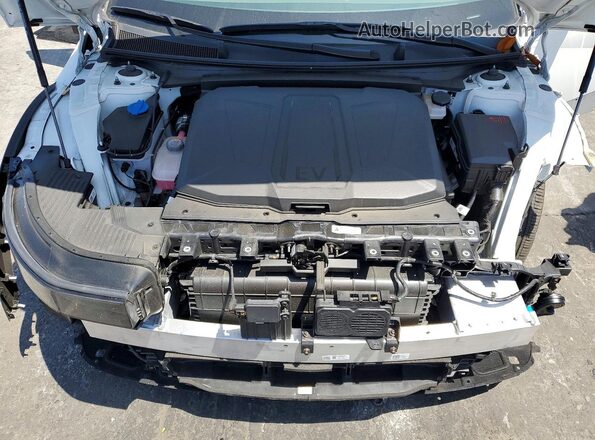 7YAKN4DA0SY028396 2025 HYUNDAI IONIQ White Widok wnętrza z tyłu