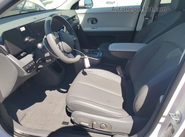 7YAKN4DA6SY028029 2025 HYUNDAI IONIQ White Widok wnętrza z przodu