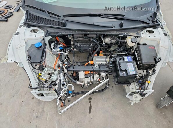 7YAKN4DA7SY029416 2025 HYUNDAI IONIQ White Widok wnętrza z tyłu