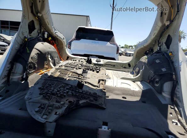 7YAKN4DA8SY040277 2025 HYUNDAI IONIQ Silver Widok tylnych siedzeń