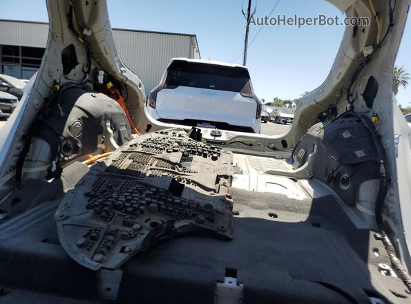 7YAKN4DA8SY040277 2025 HYUNDAI IONIQ Silver 
