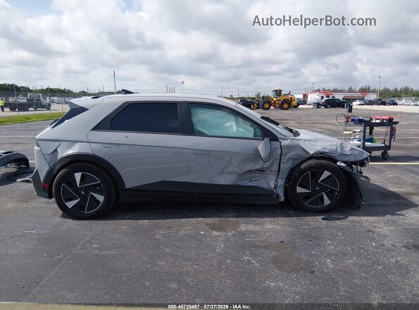 7YAKN4DA9TY059857 2026 HYUNDAI IONIQ 5 Gray Vista interior trasera
