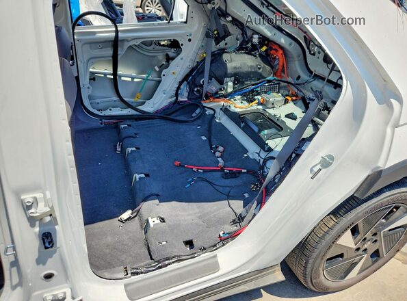 7YAKN4DAXSY030379 2025 HYUNDAI IONIQ White უკანა სავარძლების ხედი