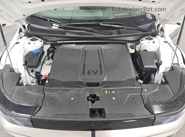 7YAKR4DA1SY038617 2025 HYUNDAI IONIQ White 