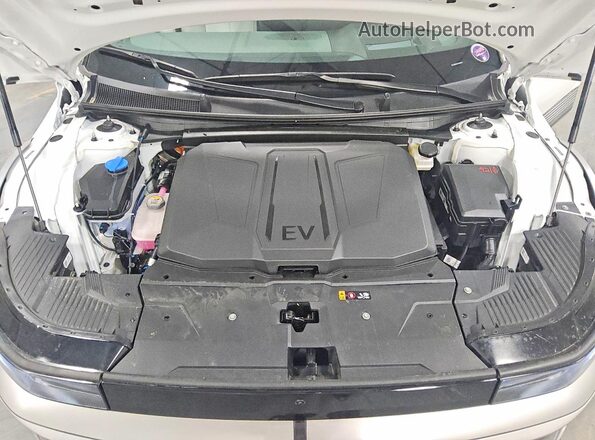 7YAKR4DA1SY038617 2025 HYUNDAI IONIQ White Widok wnętrza z tyłu