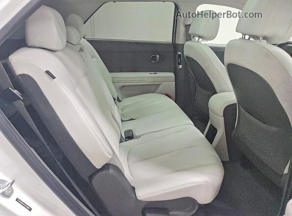 7YAKR4DA1SY038617 2025 HYUNDAI IONIQ White Widok tylnych siedzeń