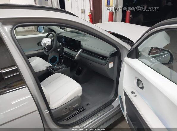 7YAKR4DA3TY056781 2026 HYUNDAI IONIQ 5 Gray წინა სალონის ხედი