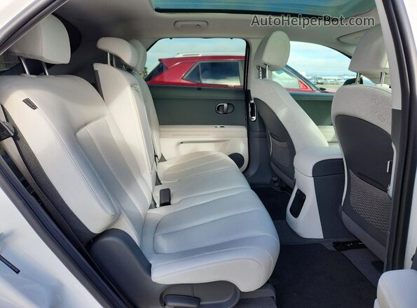 7YAKR4DA6SY006164 2025 HYUNDAI IONIQ White Vista de los asientos traseros
