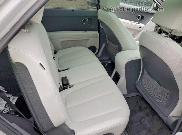 7YAKRDDC2TY065070 2026 HYUNDAI IONIQ Gray Widok wnętrza z tyłu