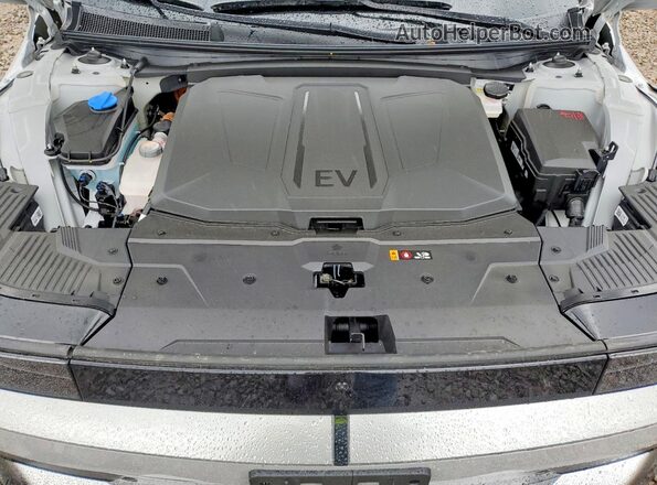 7YAKRDDC2TY065070 2026 HYUNDAI IONIQ Gray Widok komory silnika
